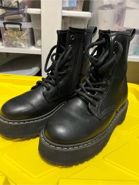 Steve Madden Black Lace-Up Platform Boots